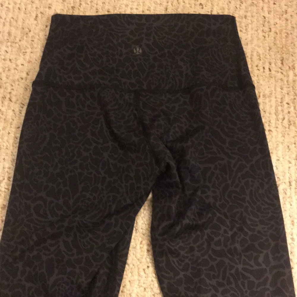 Lululemon skinny yoga or running pants